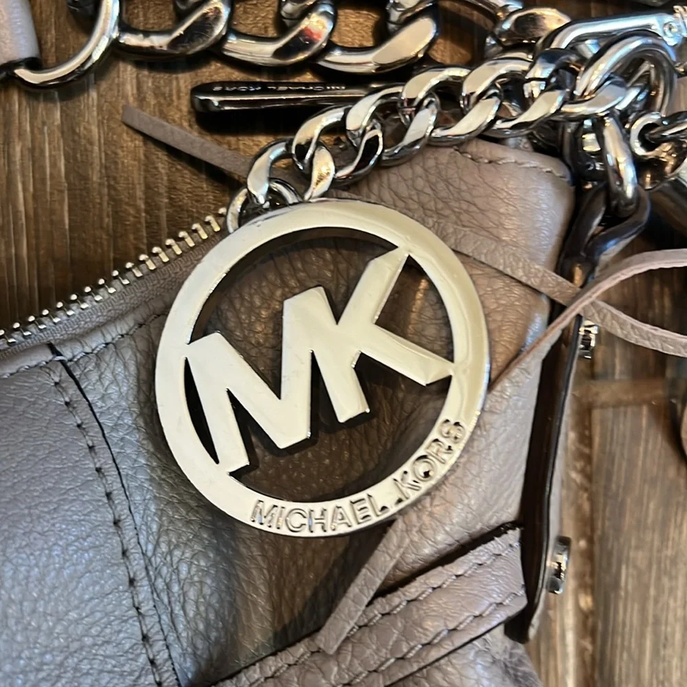Grey Michael Kors handbag - Picture 6 of 7